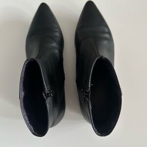 Vagabond Sleek Black Leather Booties